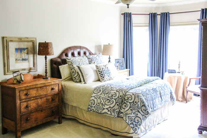 New England Bedroom Decor For Cherished Guests Sumptuous Living   Guest Bedroom With Blues 14 700x467 