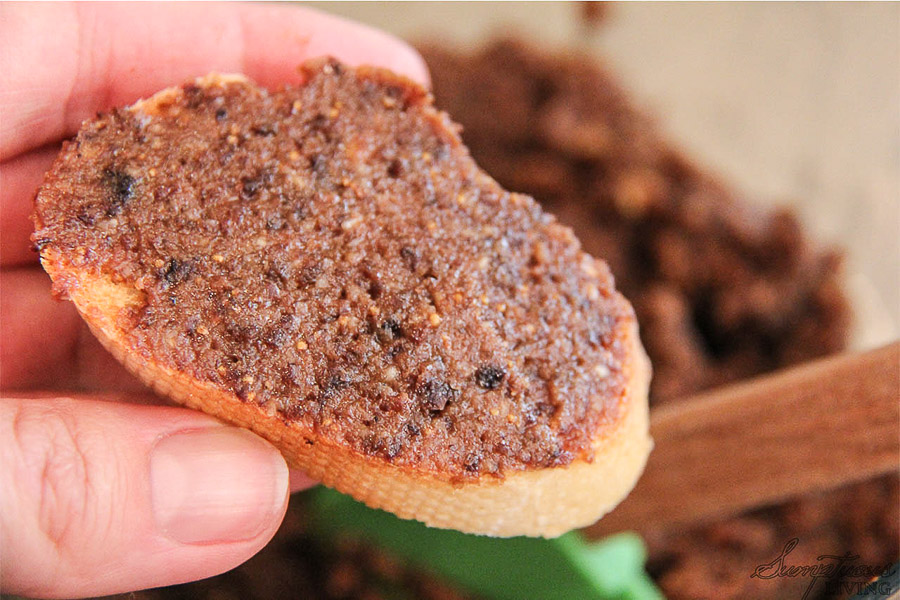 making fig walnut crostini 